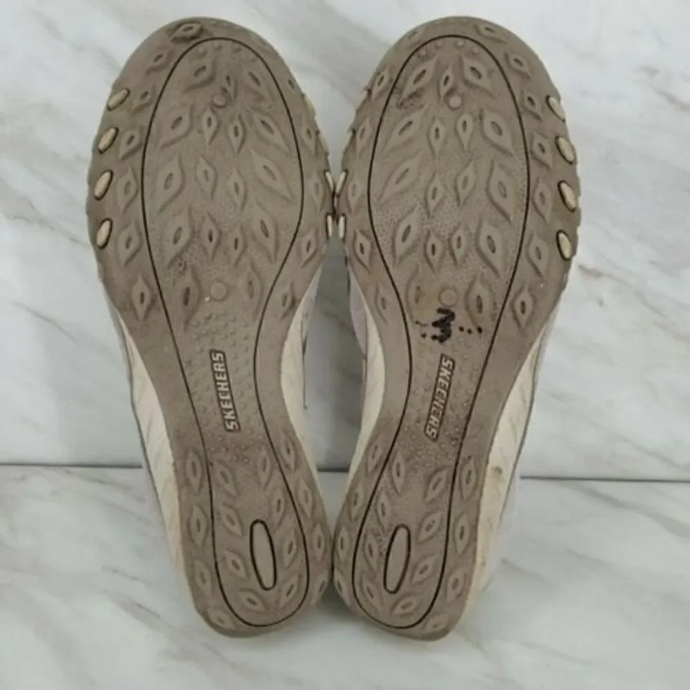 Skechers Relaxed‎ Fit Womens 8.5 Memory Foam Tan Pink Slip On Shoes 22451
